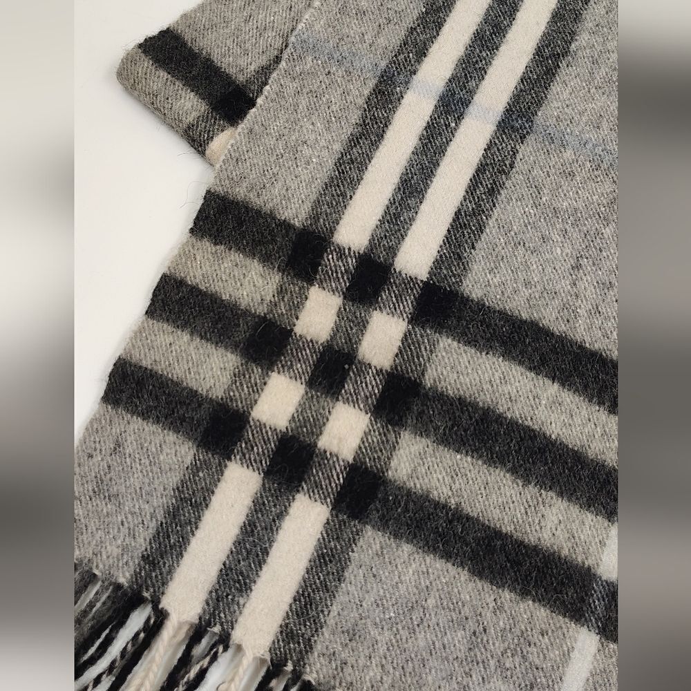 Classic Gray Plaid Men's Wool Knit Fringe Scarf - Picture 6 of 11